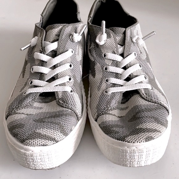 Madden NYC  Camouflage Slip-ons - Picture 6 of 9